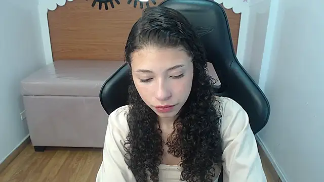 danatella a online show from November 2025 12:52:02 PM