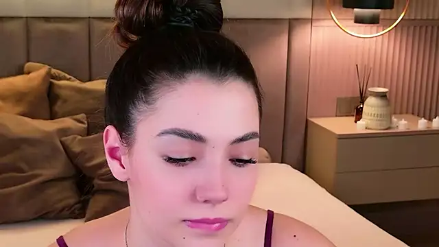 Alice Deleon online show from November 2025 10:41:02 AM