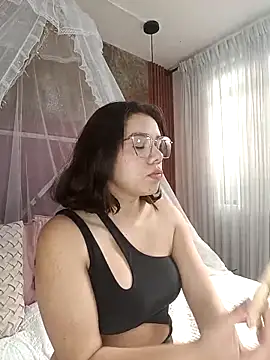 Snapshot of EmmaSulivan chatting on March 2025 01:56:01 PM EmmaSulivan online show from March 2025 01:56:01 PM