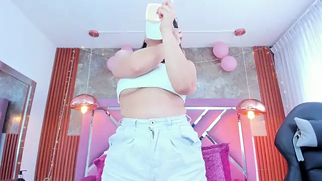 EmmaSulivan online show from November 2025 04:00:02 PM