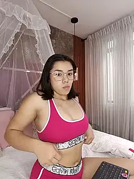 Snapshot of EmmaSulivan chatting on February 2025 03:59:02 PM EmmaSulivan online show from February 2025 03:59:02 PM