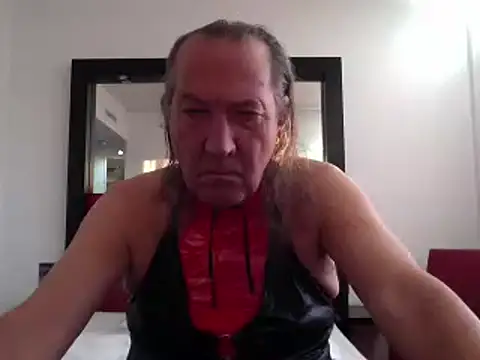 HMStraps01 online show from September 2025 04:36:02 PM