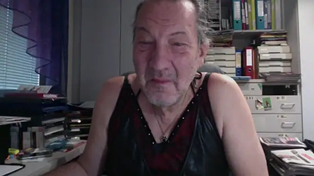 HMStraps01 online show from December 2025 10:28:02 AM