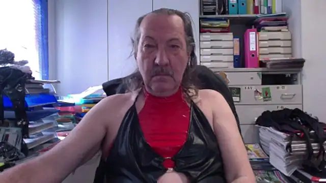 HMStraps01 online show from April 2026 08:31:02 AM