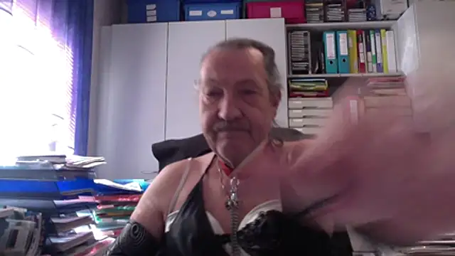 HMStraps01 online show from March 2026 09:55:02 AM