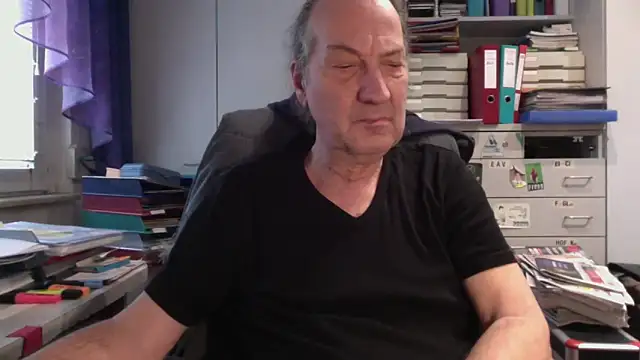 HMStraps01 online show from February 2025 01:32:02 PM