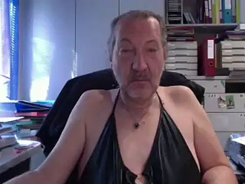 HMStraps01 online show from September 2025 07:40:01 AM