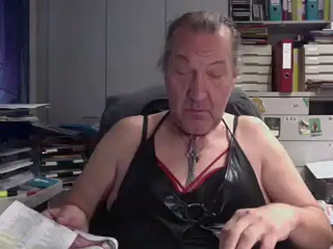 HMStraps01 online show from October 2025 07:21:02 AM