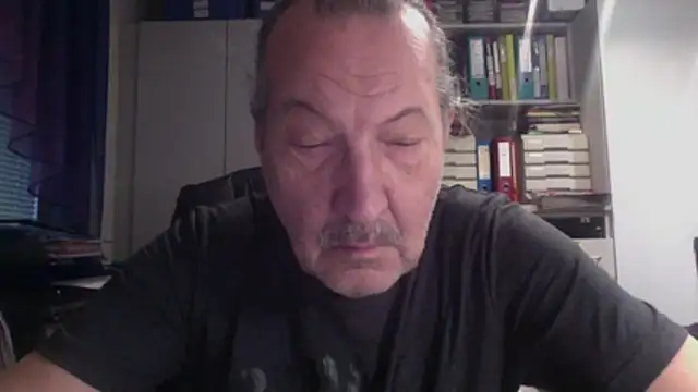 HMStraps01 online show from December 2025 02:33:01 PM