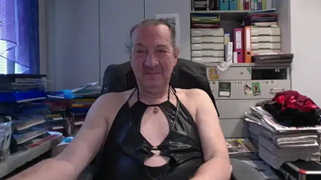 HMStraps01 online show from April 2026 07:11:02 AM