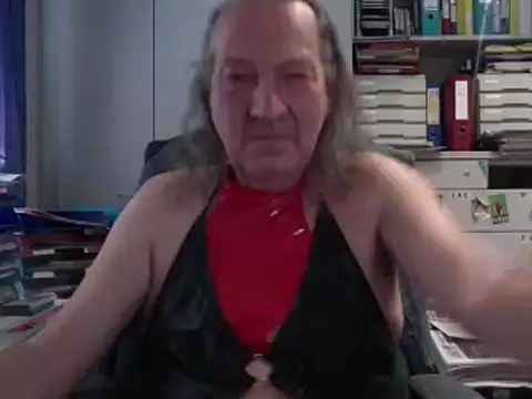 HMStraps01 online show from November 2025 10:41:02 AM