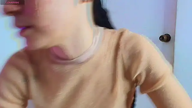 Peach Rose  online show from April 2026 11:44:01 PM