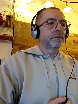 Snapshot of Xavspank2 chatting on December 2025 10:21:01 AM Xavspank2 online show from December 2025 10:21:01 AM