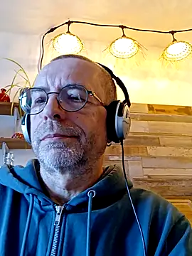 Snapshot of Xavspank2 chatting on February 2026 10:42:02 AM Xavspank2 online show from February 2026 10:42:02 AM