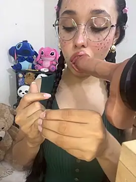 Emma Winslow online show from October 2025 05:23:01 AM