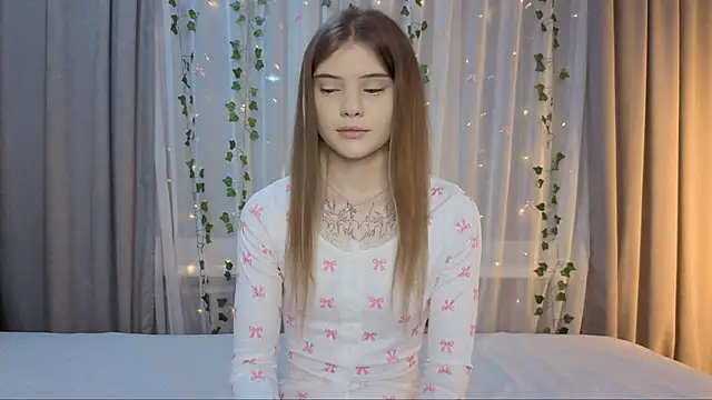 CarolinePepper online show from April 2026 01:39:02 PM