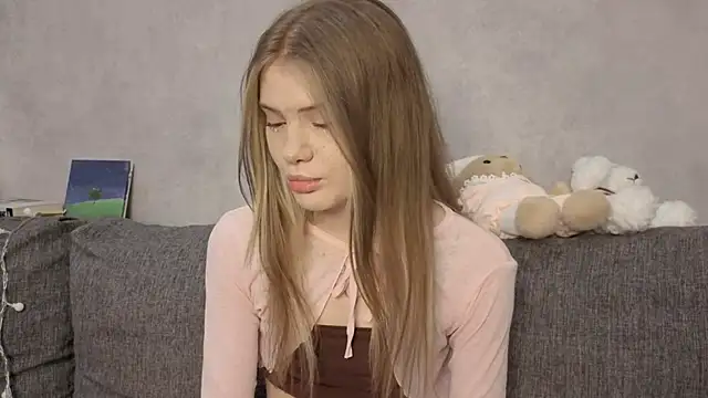 Snapshot of CarolinePepper chatting on July 2026 01:28:01 PM CarolinePepper online show from July 2026 01:28:01 PM