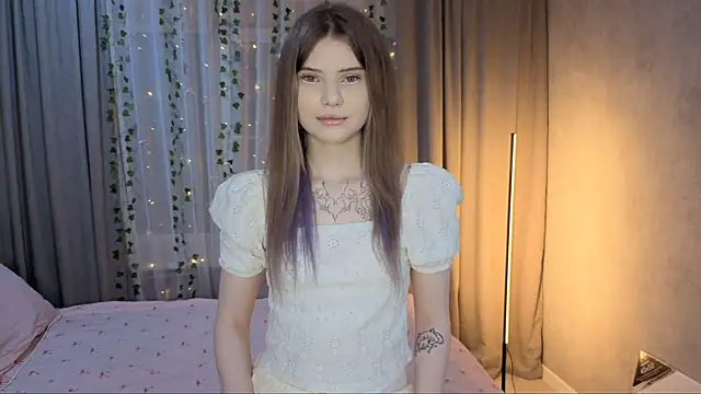 CarolinePepper online show from April 2026 02:10:01 PM