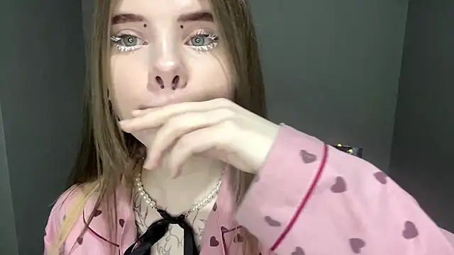 CarolinePepper online show from March 2025 05:07:02 PM