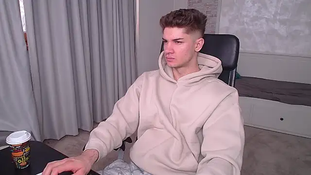 Snapshot of MaxKaiden chatting on April 2026 05:47:01 AM MaxKaiden online show from April 2026 05:47:01 AM