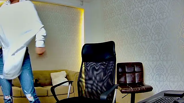 Snapshot of MaxKaiden chatting on March 2026 05:36:01 AM MaxKaiden online show from March 2026 05:36:01 AM