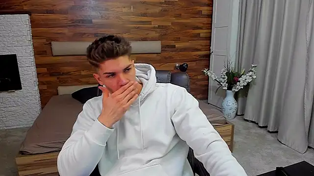 Snapshot of MaxKaiden chatting on March 2026 06:16:01 AM MaxKaiden online show from March 2026 06:16:01 AM