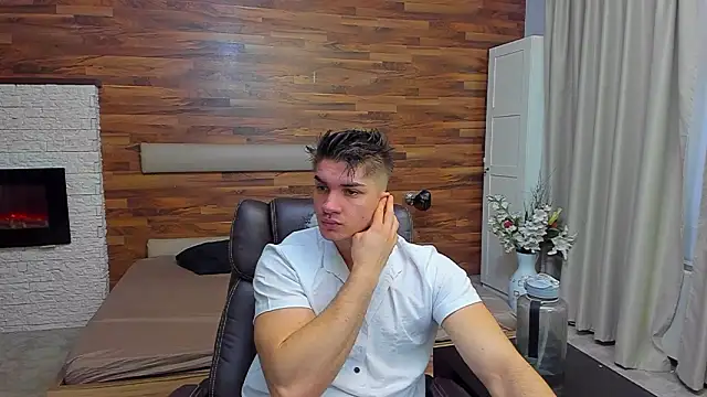 Snapshot of MaxKaiden chatting on March 2026 06:28:02 AM MaxKaiden online show from March 2026 06:28:02 AM