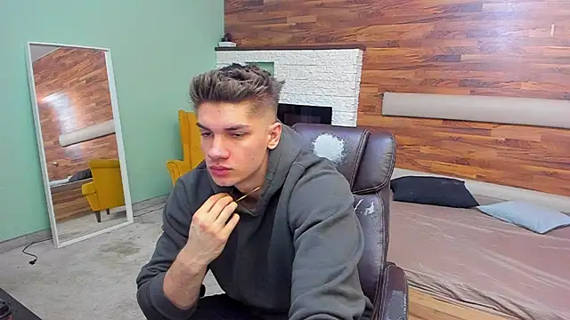 Snapshot of MaxKaiden chatting on March 2026 05:22:01 AM MaxKaiden online show from March 2026 05:22:01 AM