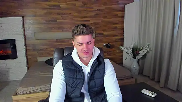 Snapshot of MaxKaiden chatting on March 2026 06:40:01 AM MaxKaiden online show from March 2026 06:40:01 AM