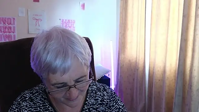 Snapshot of Sandra_Snowflake chatting on June 2026 12:28:01 PM Sandra Snowflake online show from June 2026 12:28:01 PM