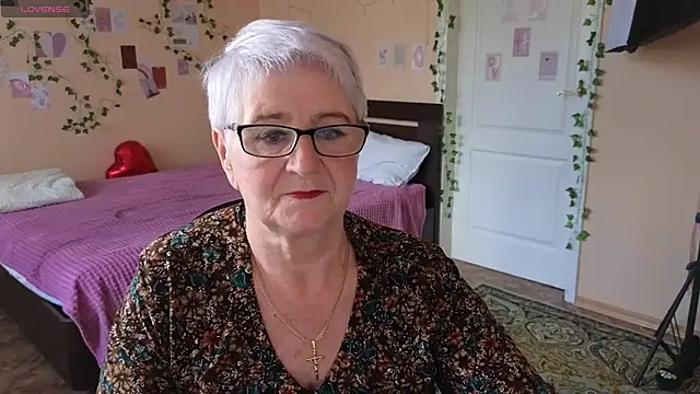 Snapshot of Sandra_Snowflake chatting on June 2026 11:44:02 AM Sandra Snowflake online show from June 2026 11:44:02 AM