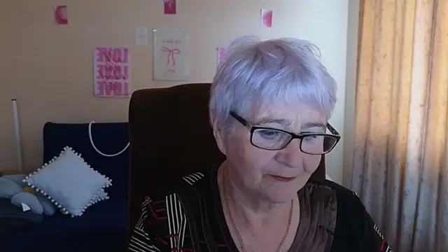 Snapshot of Sandra_Snowflake chatting on May 2026 04:10:02 AM Sandra Snowflake online show from May 2026 04:10:02 AM