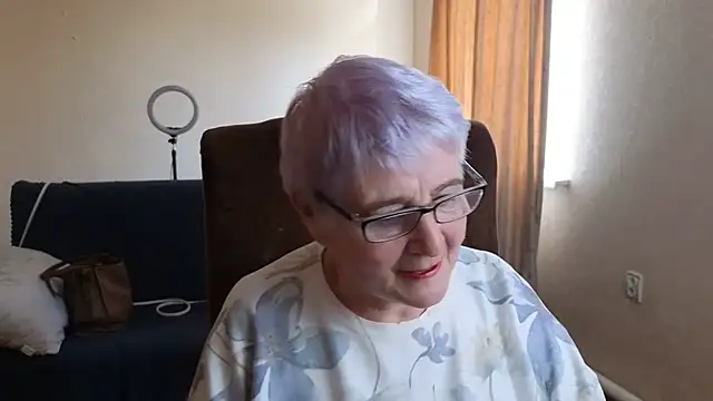 Sandra Snowflake online show from April 2026 11:27:01 AM