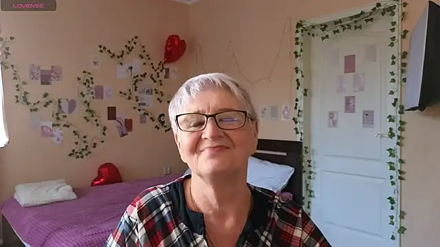 Snapshot of Sandra_Snowflake chatting on June 2026 02:33:01 PM Sandra Snowflake online show from June 2026 02:33:01 PM