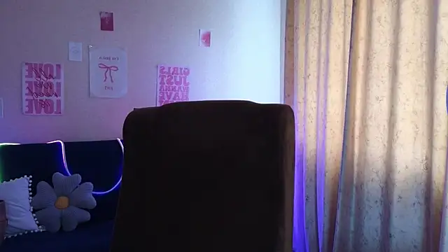 Snapshot of Sandra_Snowflake chatting on May 2026 12:00:02 PM Sandra Snowflake online show from May 2026 12:00:02 PM