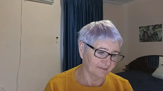 Sandra Snowflake online show from November 2025 05:00:02 AM