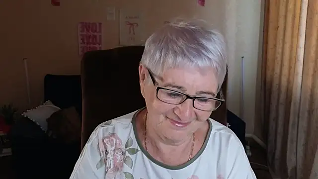 Snapshot of Sandra_Snowflake chatting on May 2026 04:34:02 AM Sandra Snowflake online show from May 2026 04:34:02 AM