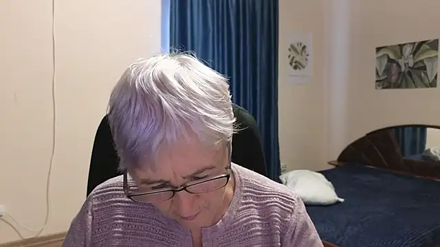 Sandra Snowflake online show from September 2025 03:57:01 AM