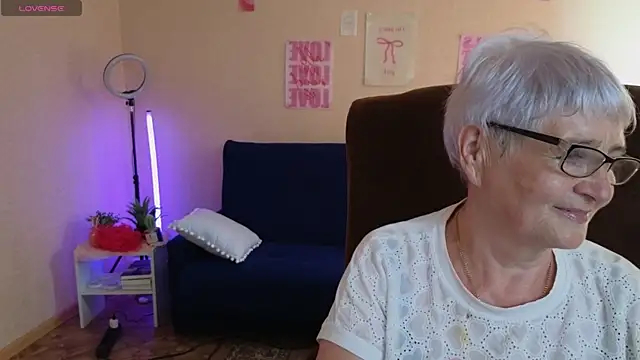 Snapshot of Sandra_Snowflake chatting on June 2026 12:13:01 PM Sandra Snowflake online show from June 2026 12:13:01 PM