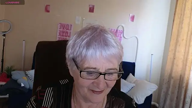 Snapshot of Sandra_Snowflake chatting on May 2026 04:09:01 AM Sandra Snowflake online show from May 2026 04:09:01 AM