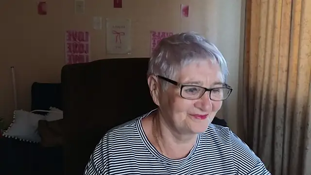 Snapshot of Sandra_Snowflake chatting on May 2026 04:20:02 AM Sandra Snowflake online show from May 2026 04:20:02 AM