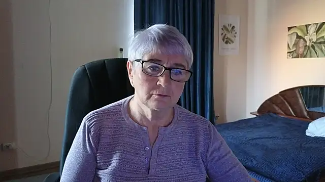 Sandra Snowflake online show from September 2025 03:56:01 AM