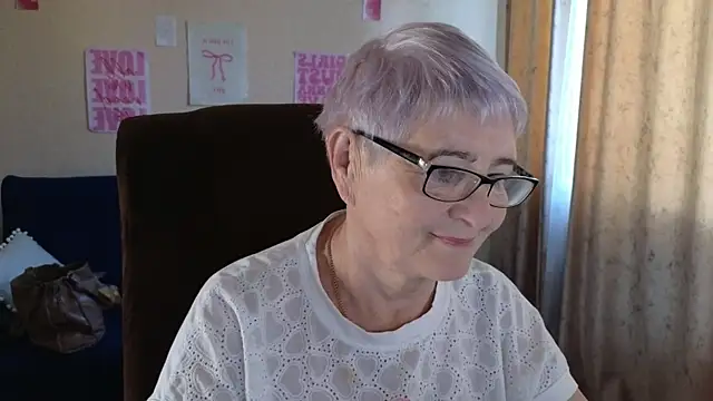Snapshot of Sandra_Snowflake chatting on May 2026 04:10:01 AM Sandra Snowflake online show from May 2026 04:10:01 AM
