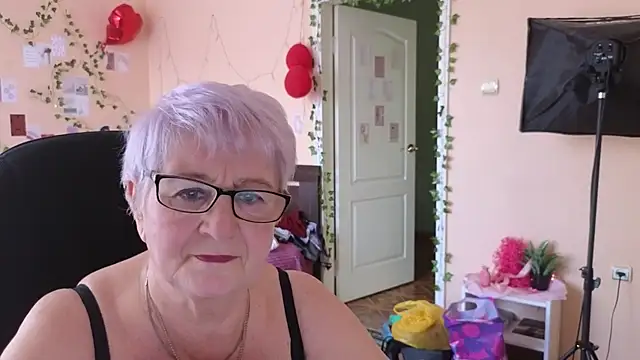 Sandra Snowflake online show from March 2026 11:09:01 AM