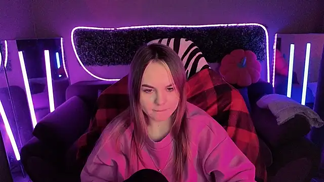 Snapshot of Dyna_bae chatting on November 2025 04:28:01 PM Dyna bae online show from November 2025 04:28:01 PM