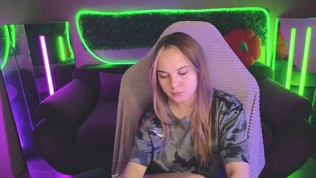 Snapshot of Dyna_bae chatting on November 2025 09:09:01 AM Dyna bae online show from November 2025 09:09:01 AM