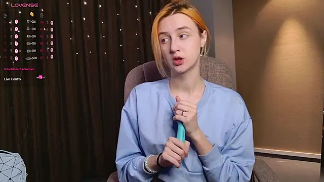 aishiro online show from December 2025 01:27:01 PM