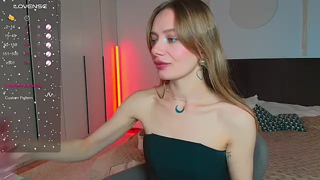 LunaticaBae online show from October 2025 05:19:01 AM