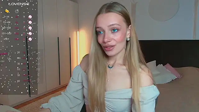 LunaticaBae online show from September 2025 04:01:01 AM