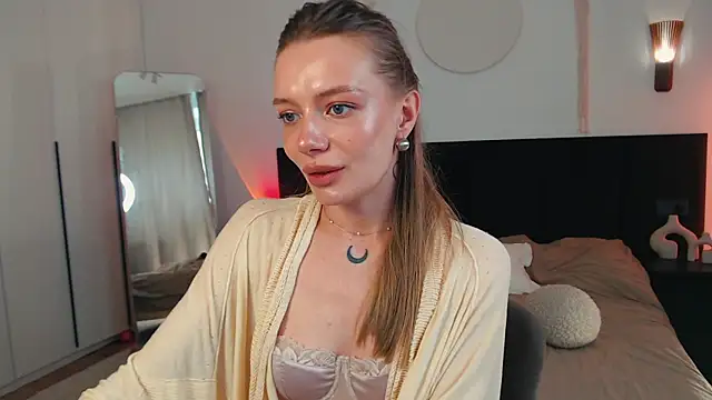 LunaticaBae online show from May 2026 03:48:02 AM